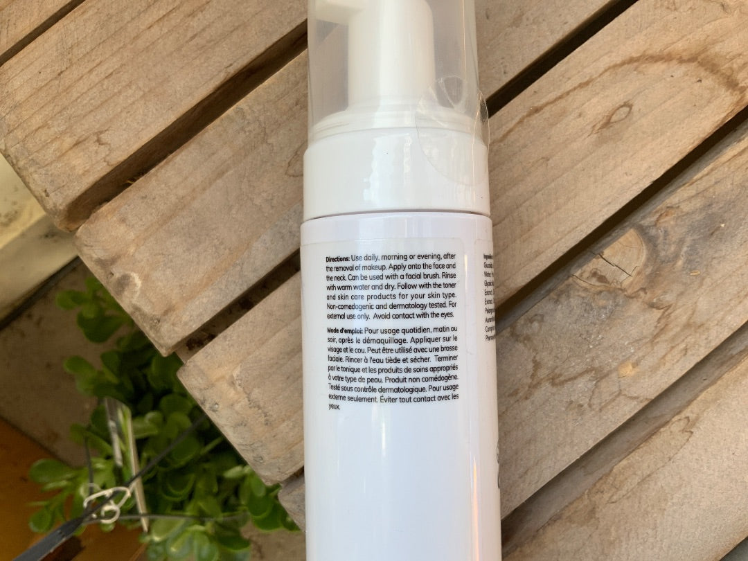 Estaro Beauty & Personal Care Inc. - Foaming Cleanser
