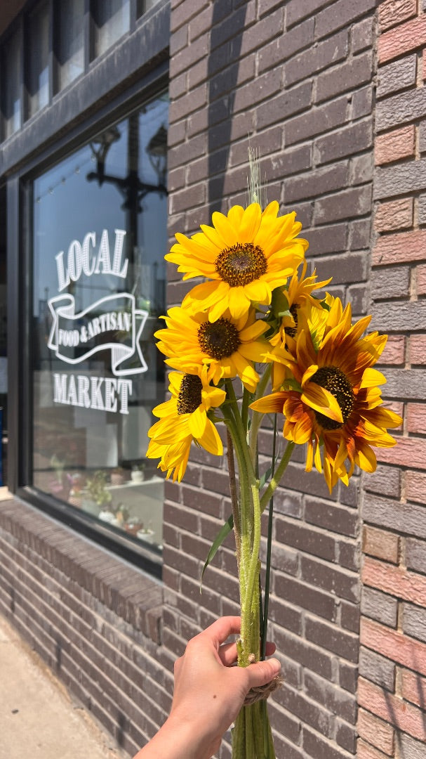 Botanicals On 8th - Fresh Flower Bouquets