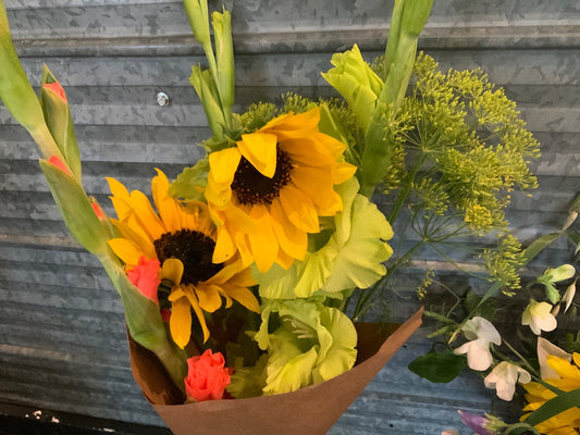 Botanicals On 8th - Fresh Flower Bouquets $20